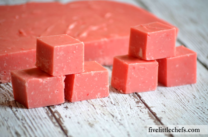 Easy Peppermint Fudge recipe is perfect for the Christmas season. Try it for Valentine's Day. It is great for gift giving to friends, family and as neighbor gifts.