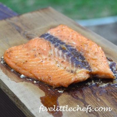 An easy salmon recipe to prepare with soy and ginger flavors from fivelittlechefs.com #salmon #kidscooking