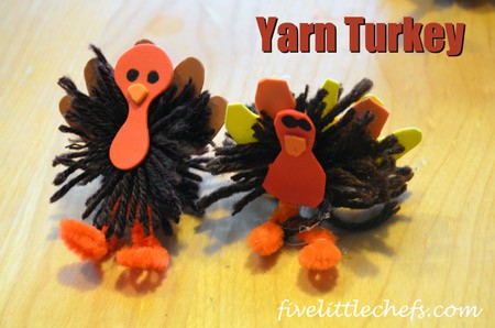 Yarn Turkey is made with 3 craft items; yarn, pipe cleaner and craft foam. Add some hot glue and a black marker and you are ready to create. #turkey #kidscrafts