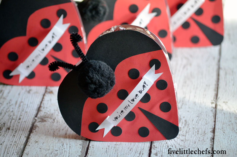 Love Bug Chocolate Craft is a perfect Valentine's Day gift for kids or for a family member. Includes printable to make the craft easier.
